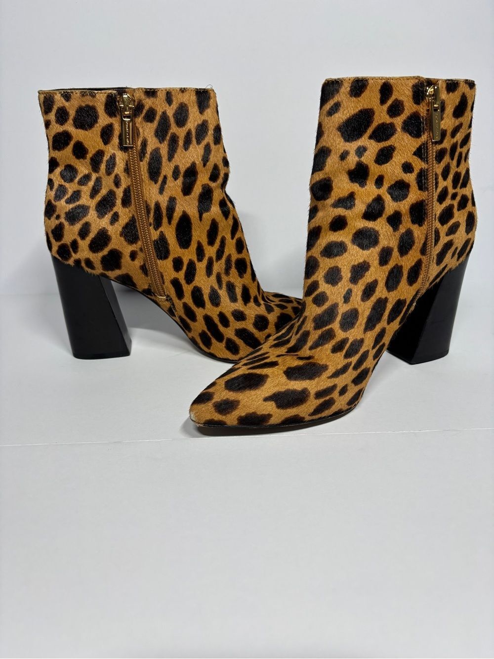 Sz 8.5 Vince Camuto Thelmin Leopard Cow Hair Ankle Boots Size Pointed Toe
